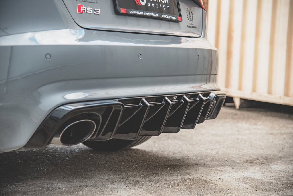 Diffusore posteriore Maxton Design montato sull'Audi RS3 8V Sportback