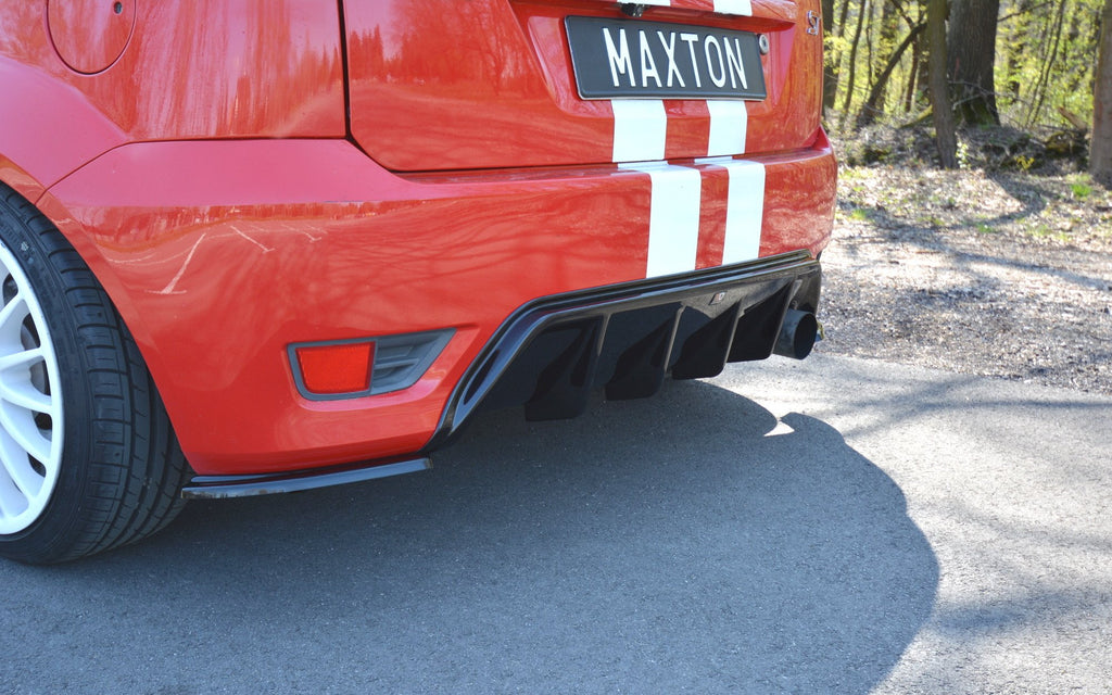 Diffusore posteriore Maxton Design per Ford Fiesta ST Mk6, ABS nero lucido: dettaglio del profilo
