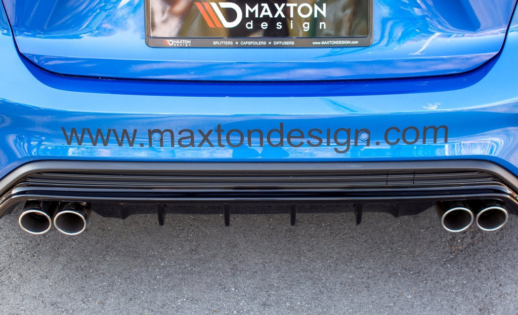 Ford Focus Hatchback Mk4 ST-Line con diffusore posteriore Maxton Design