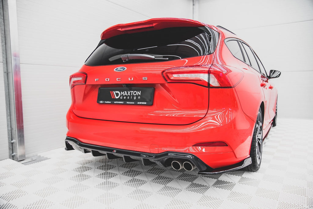 Diffusore posteriore Maxton Design per Ford Focus ST-Line Station Wagon Mk4, ABS nero lucido - dettaglio del profilo