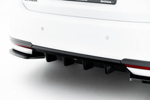 Load image into Gallery viewer, Diffusore Posteriore Skoda Octavia Mk4 Facelift Sportline — particolare della finitura