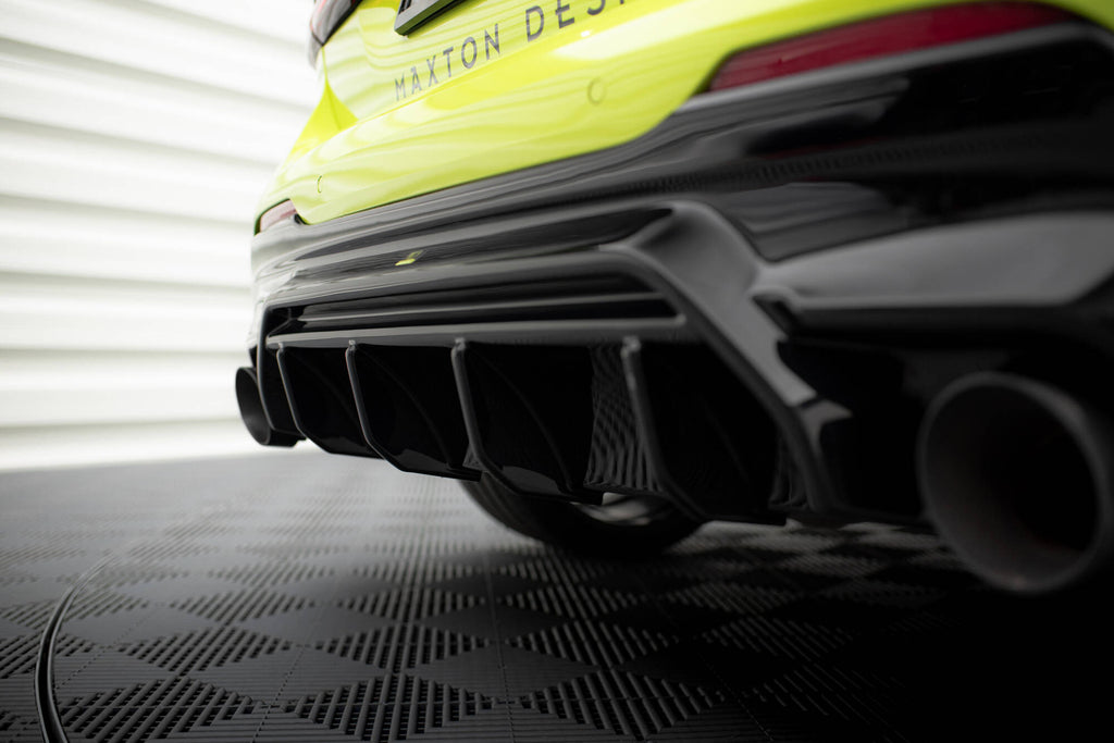 Diffusore posteriore V.1 Maxton Design per BMW Serie 1 F40 M-Pack, ABS nero lucido - montato sul veicolo