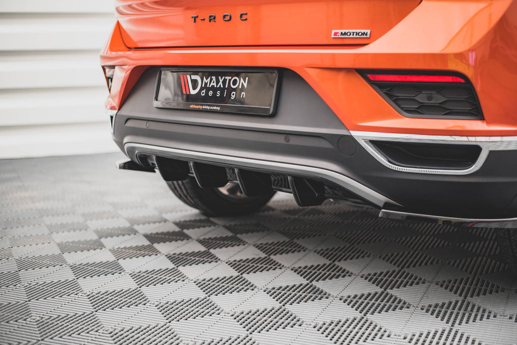 Diffusore posteriore Maxton Design per Volkswagen T-Roc Mk1, ABS nero lucido - dettaglio del profilo