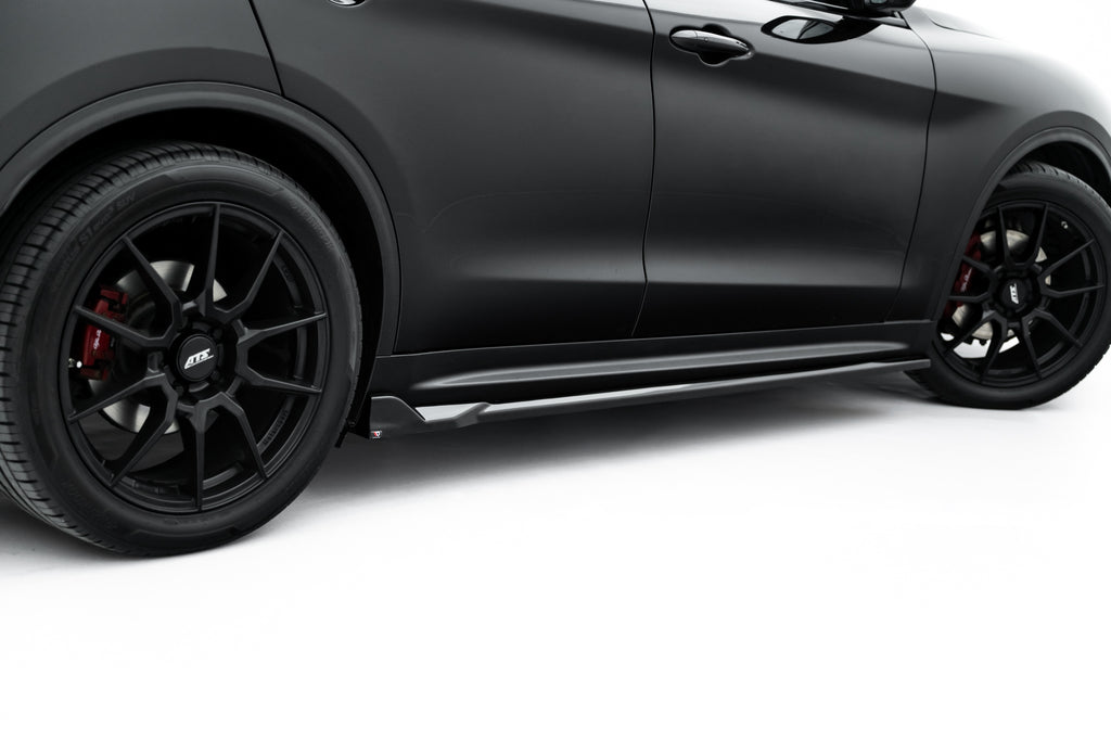 Particolare del lip anteriore montato su Alfa Romeo Stelvio Mk1