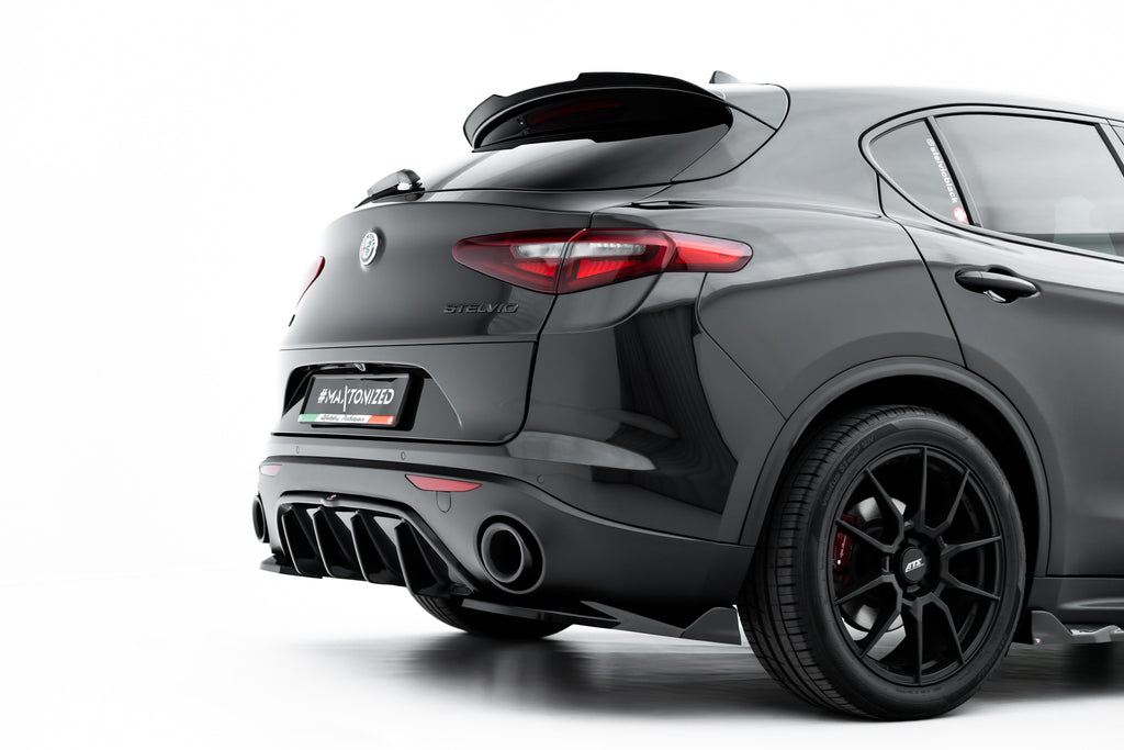 Particolare dei diffusori sotto minigonne su Alfa Romeo Stelvio Mk1