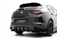 Load image into Gallery viewer, Dettaglio della finitura nero lucido del set splitter Stelvio Mk1