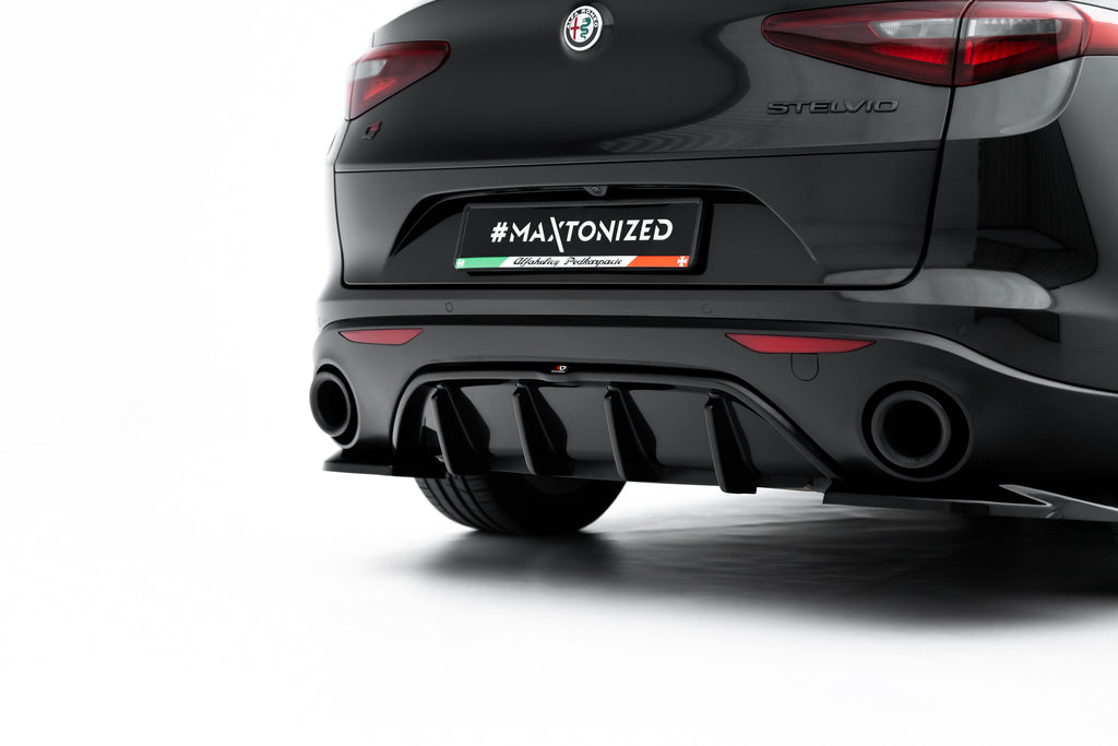 Alfa Romeo Stelvio Mk1 con set Maxton Design vista laterale