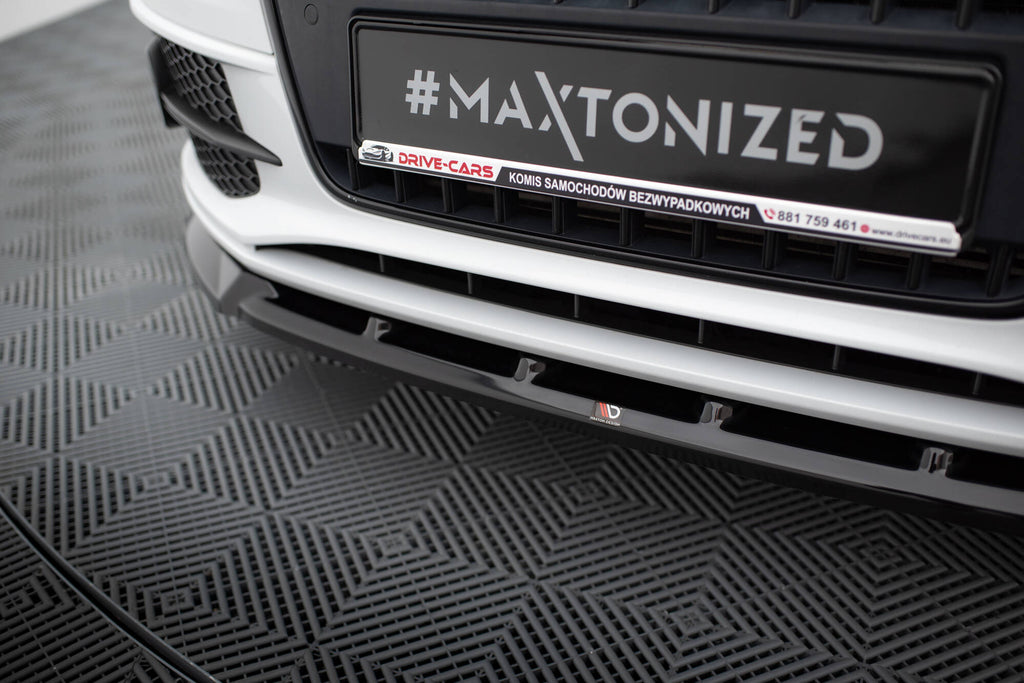 Set di Splitter Audi Q3 8U S-Line — vista frontale