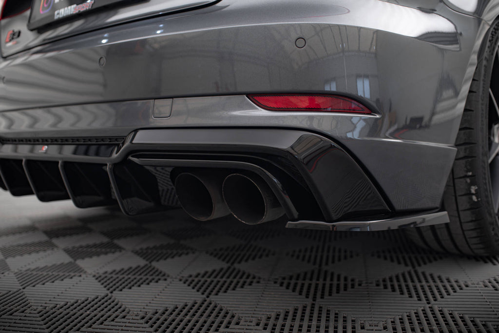 Set di Splitter Audi S3 Sportback 8V Facelift — vista angolata