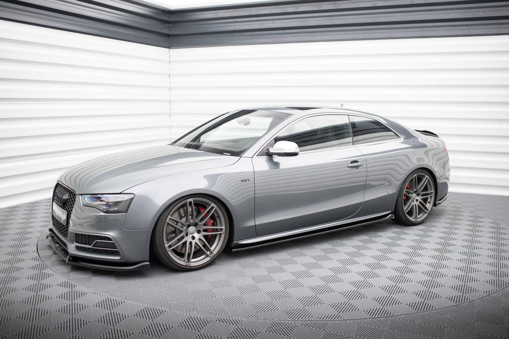Set di Splitter Audi S5 Coupé 8T Facelift — vista angolata