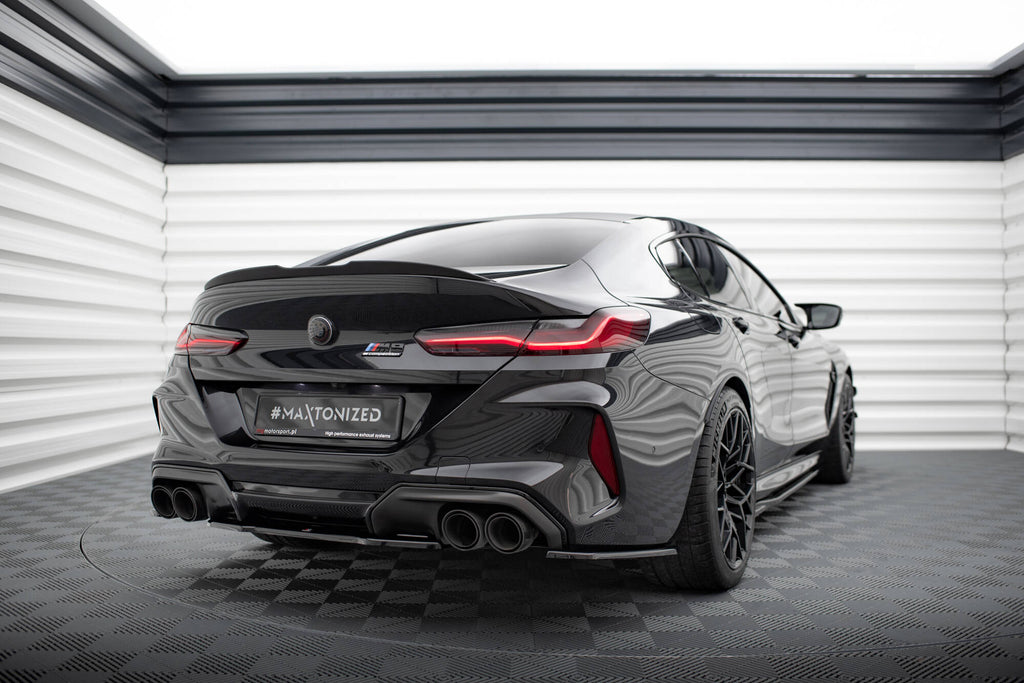 Set di Splitter BMW Serie M8 F93 — dettaglio del fissaggio