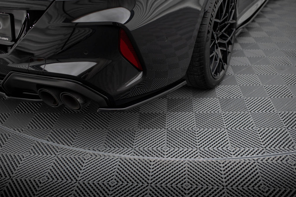 Set di Splitter BMW Serie M8 F93 — vista angolata