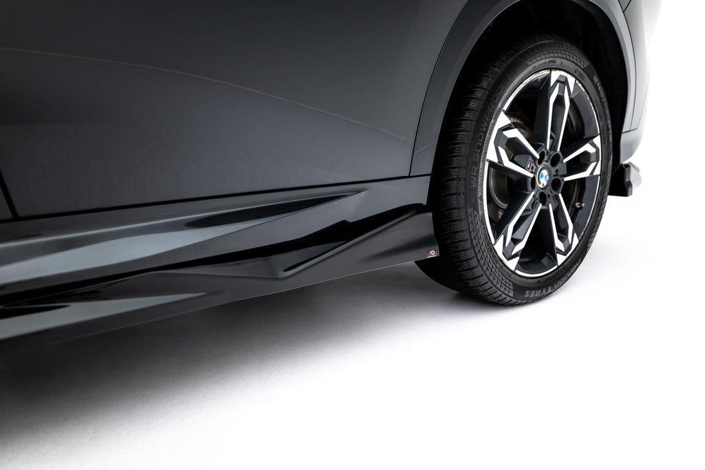 Set di Splitter BMW X2 U10 M-Pack — vista laterale