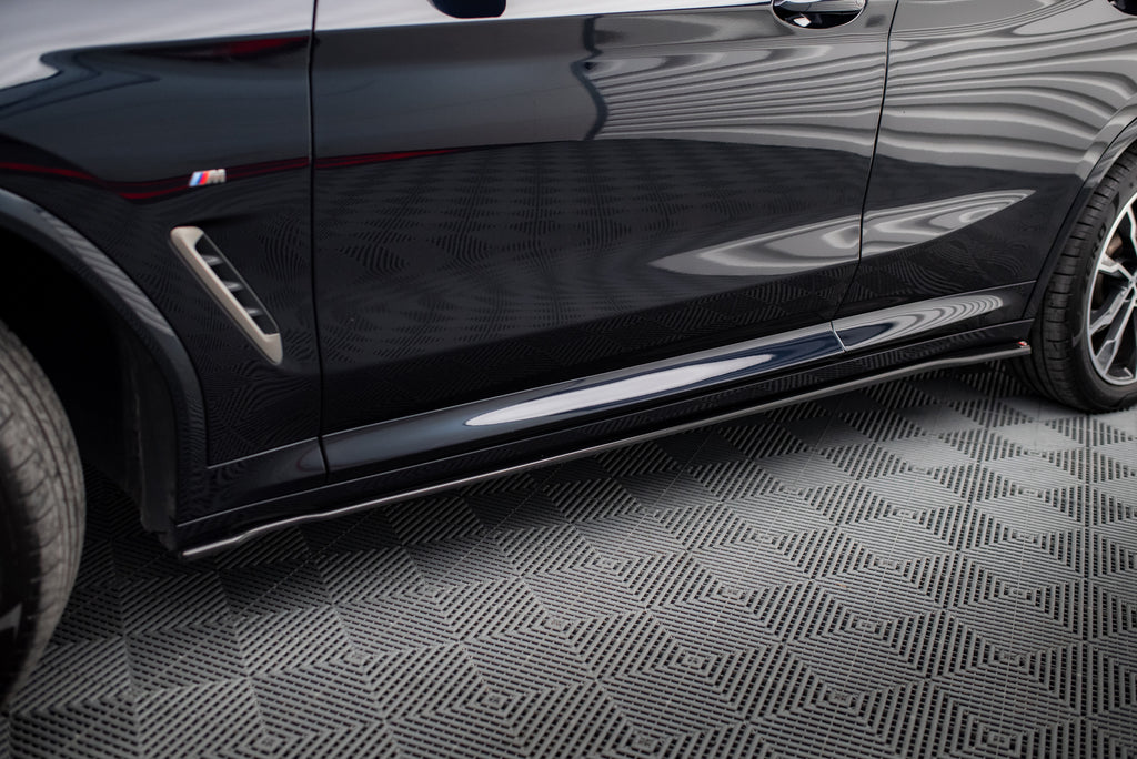 Set di Splitter BMW X4 G02 M-Pack — vista angolata