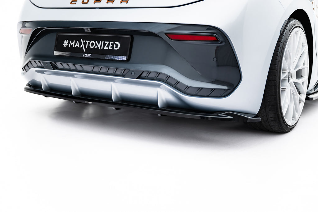 Set di Splitter Cupra Born Mk1 — montato sulla vettura
