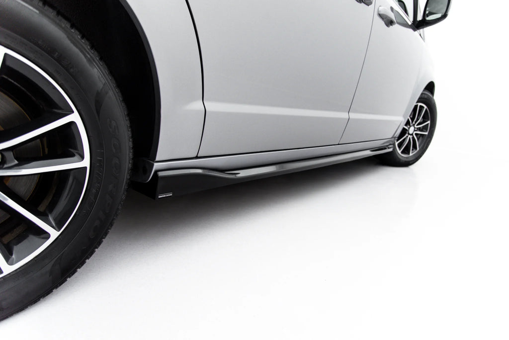Set di Splitter Dodge Grand Caravan Mk5 Facelift — particolare del bordo