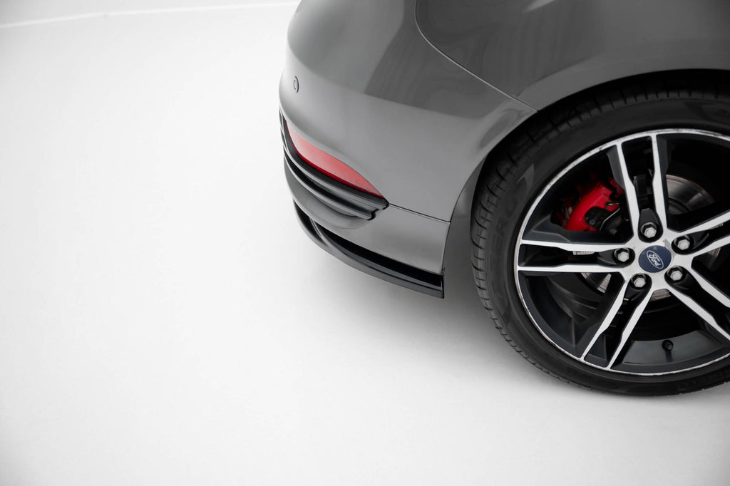 Set di Splitter Ford Focus ST Mk3 Facelift — vista angolata