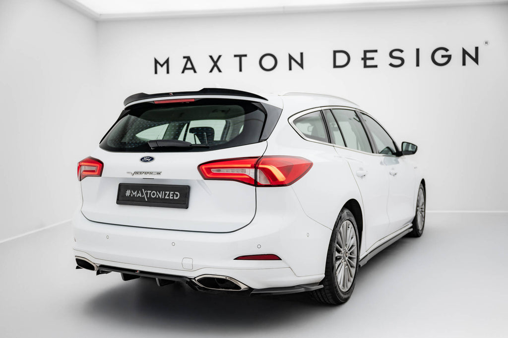 Set di Splitter Ford Focus Station Wagon Mk4 Vignale — vista d'insieme