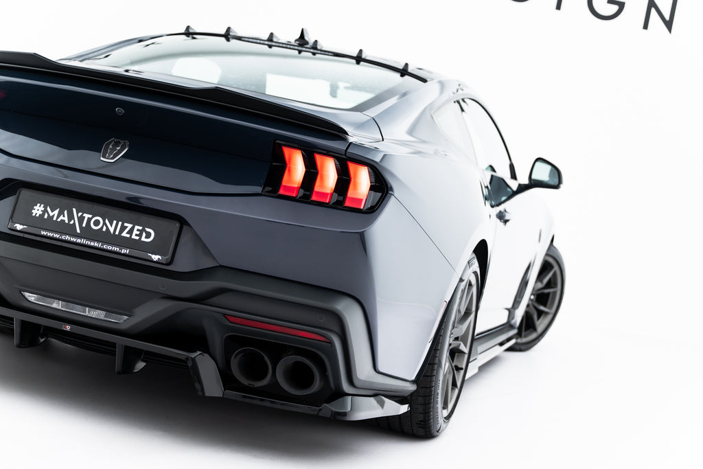 Set di Splitter Ford Mustang Mk7 Dark Horse — dettaglio del profilo