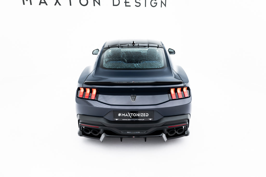 Set di Splitter Ford Mustang Mk7 Dark Horse — montato sulla vettura