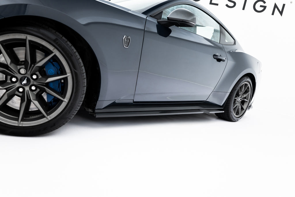 Set di Splitter Ford Mustang Mk7 Dark Horse — vista angolata