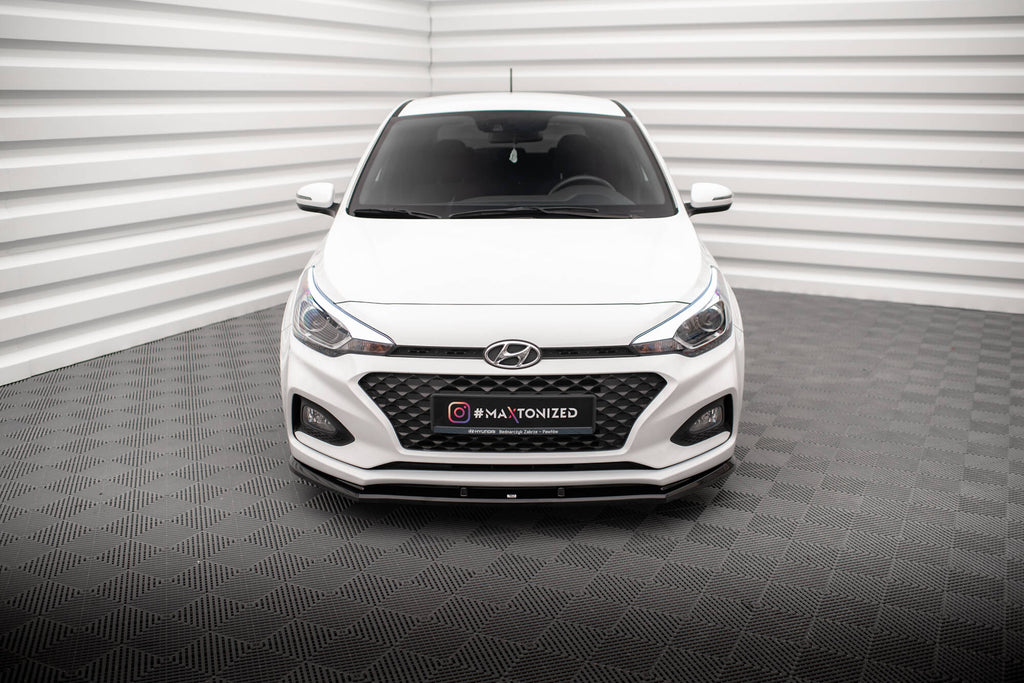 Set di Splitter Hyundai i20 Mk2 Facelift — montato sulla vettura