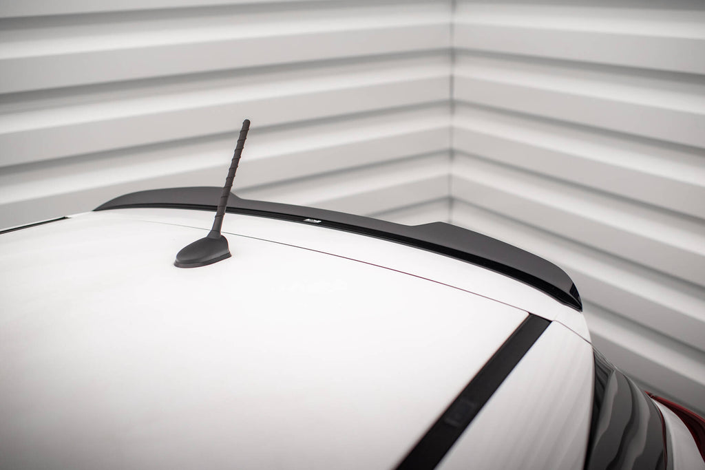 Set di Splitter Hyundai i20 Mk2 Facelift — vista angolata