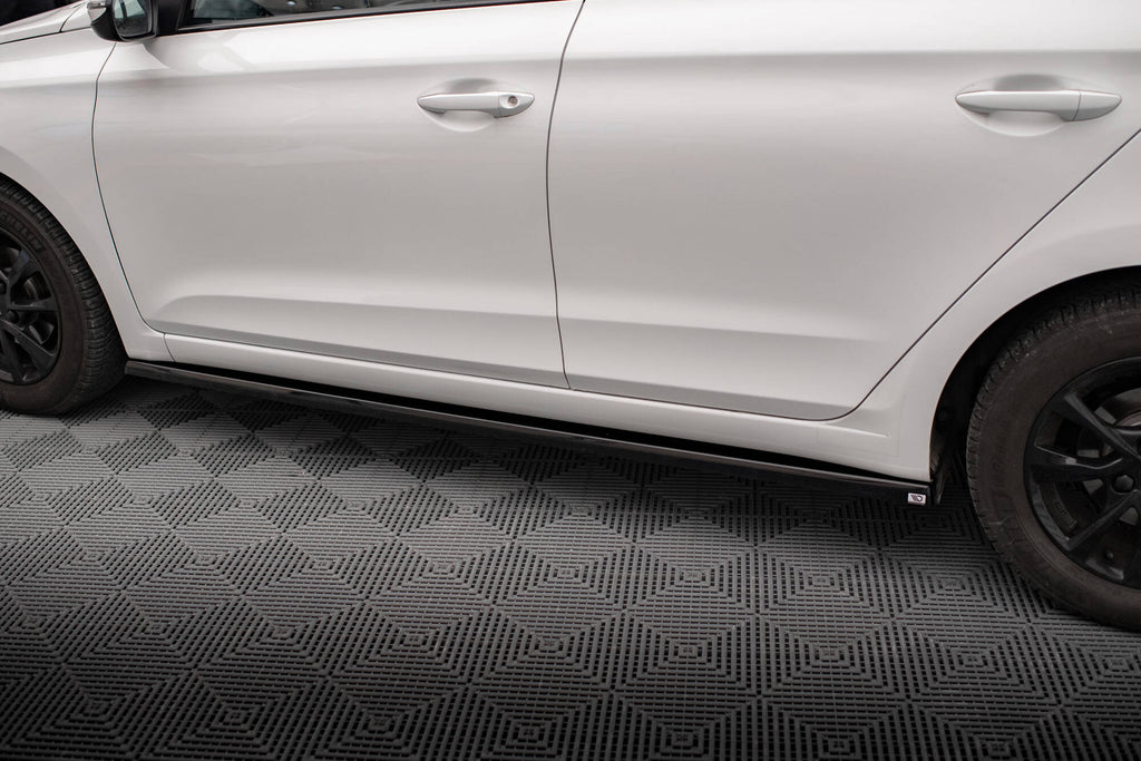 Set di Splitter Hyundai i20 Mk2 Facelift — particolare del bordo