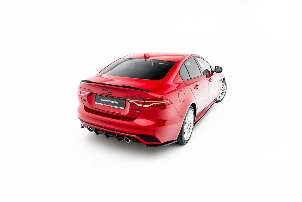 Set di Splitter Jaguar XE X760 Facelift R-Dynamic — particolare del bordo