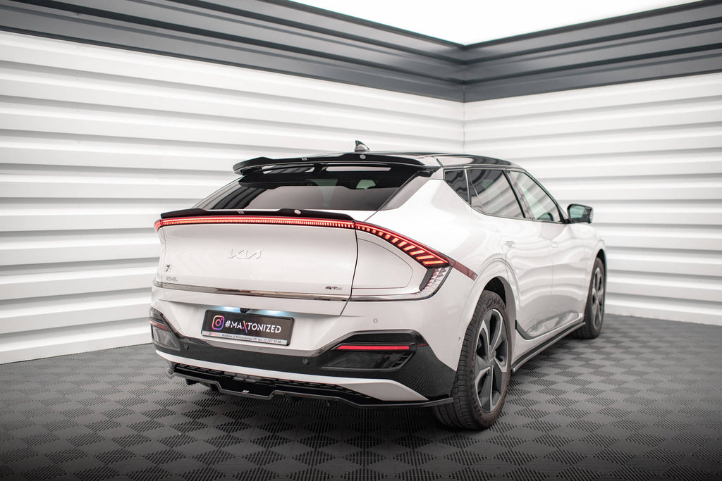 Set di Splitter Kia EV6 Mk1 GT-Line — vista angolata
