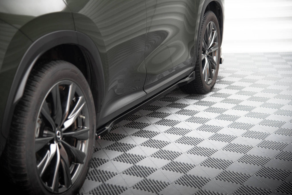 Set di Splitter Lexus NX Mk2 F-Sport — vista angolata