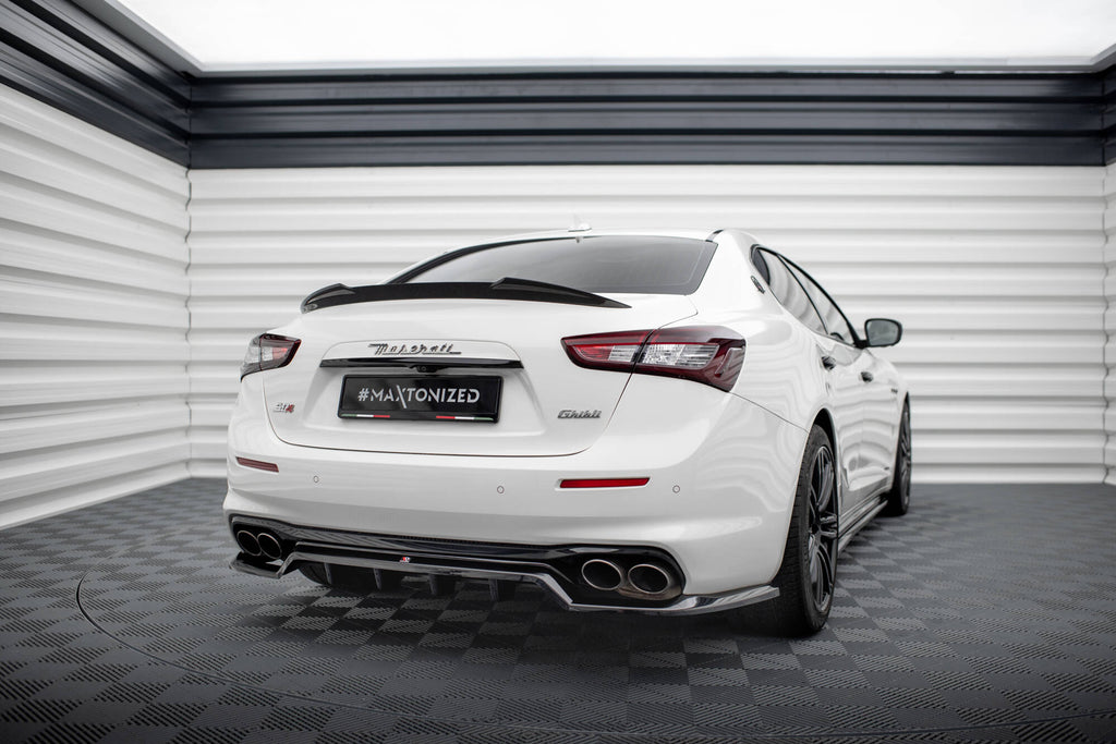 Set di Splitter Maserati Ghibli Mk3 Facelift — dettaglio del fissaggio
