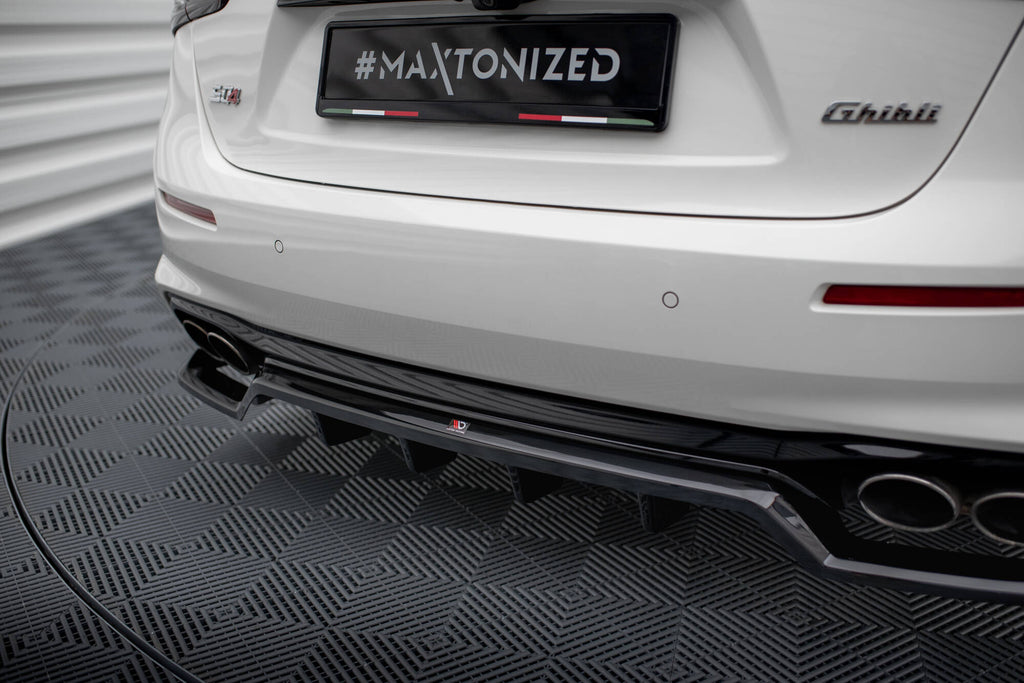 Set di Splitter Maserati Ghibli Mk3 Facelift — vista angolata