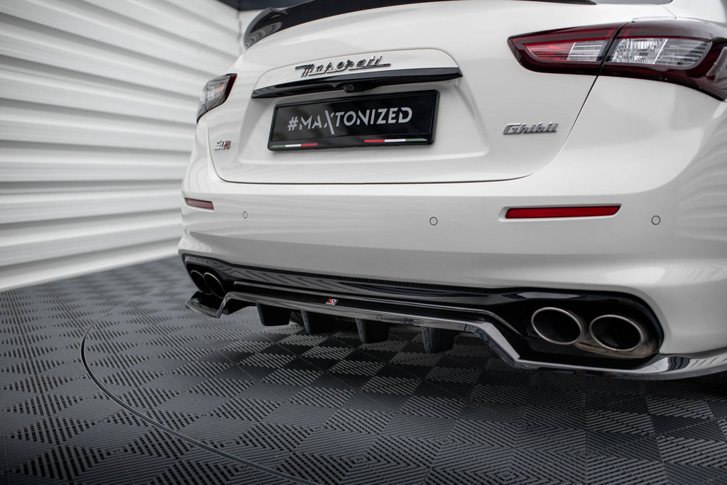 Set di Splitter Maserati Ghibli Mk3 Facelift — particolare del bordo