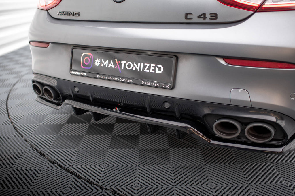 Set di Splitter Mercedes Classe C 43 AMG Coupé C205 Facelift — particolare del bordo