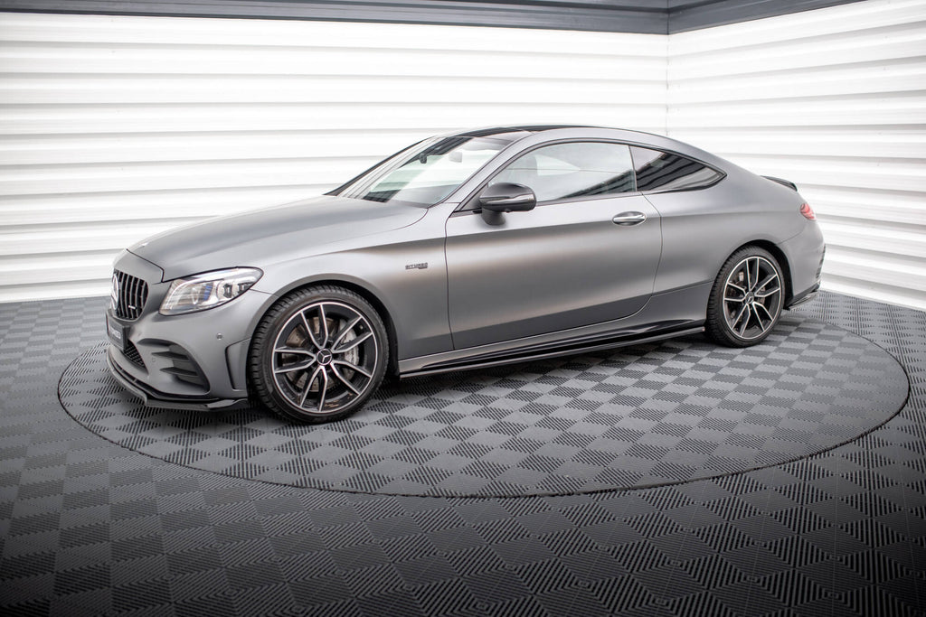 Set di Splitter Mercedes Classe C 43 AMG Coupé C205 Facelift — dettaglio della superficie