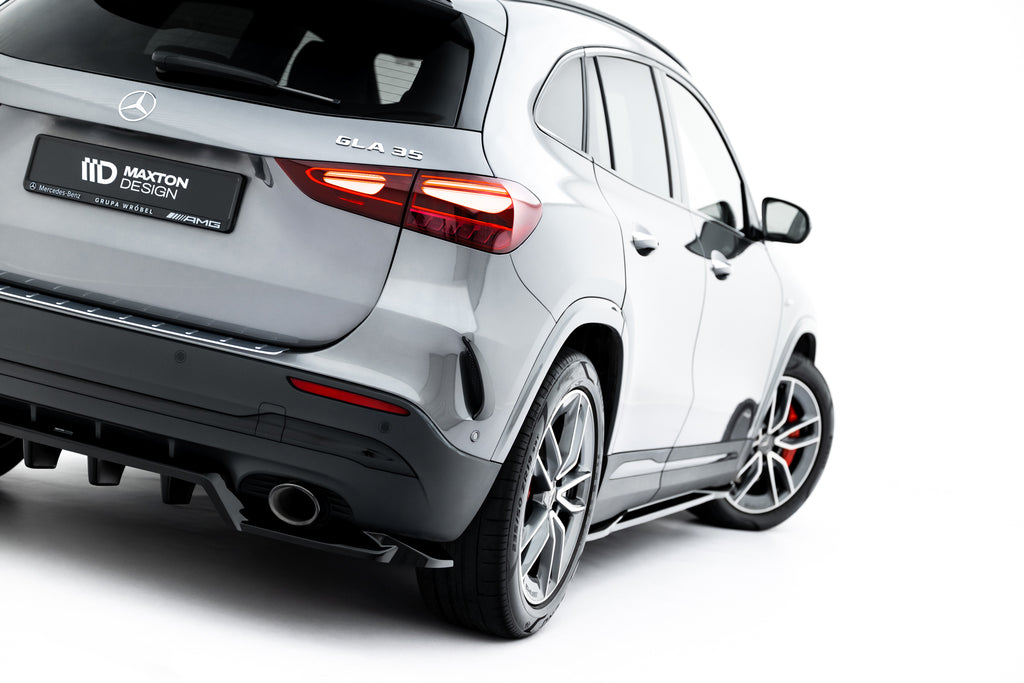 Set di Splitter Mercedes GLA 35 AMG H247 Facelift — dettaglio della superficie