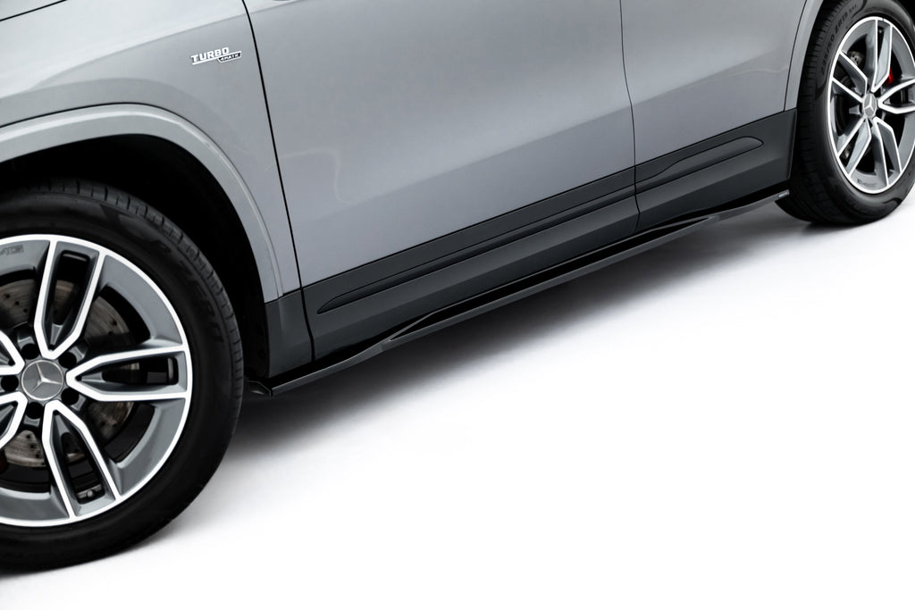Set di Splitter Mercedes GLA 35 AMG H247 Facelift — montato sulla vettura
