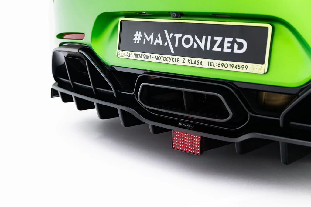 Set di Splitter Mercedes-AMG GT R C190 Facelift — vista angolata