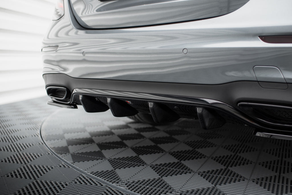 Set di Splitter Mercedes Classe E Berlina W213 AMG-Line — vista angolata
