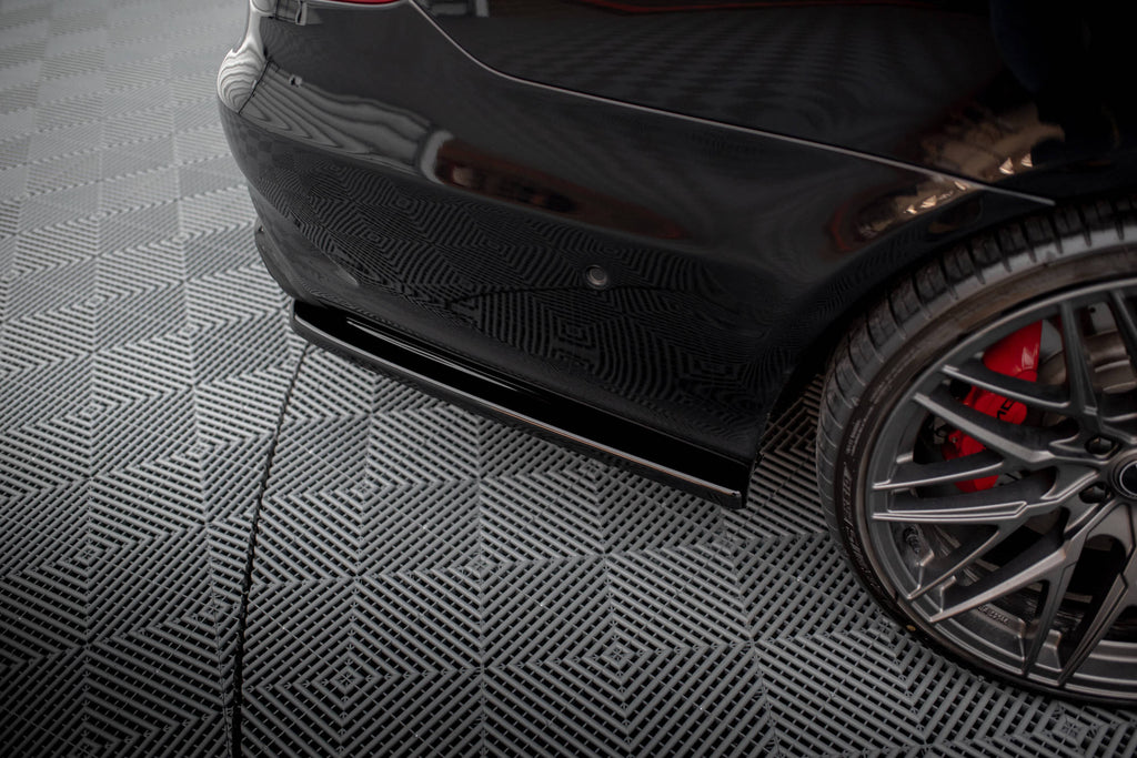 Set di Splitter Mercedes Classe E 63 AMG Berlina W212 Facelift — particolare del bordo