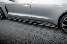 Load image into Gallery viewer, Set di Splitter Porsche Panamera Mk1 Taycan / Taycan 4 / Taycan 4S — dettaglio del fissaggio