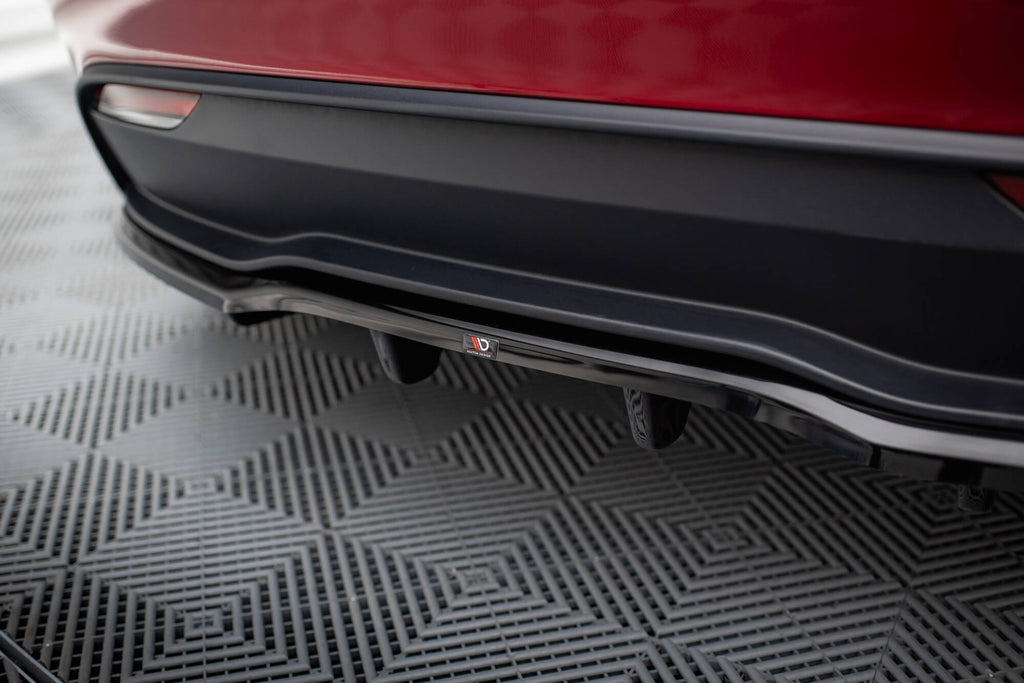Set di Splitter Tesla Model 3 Mk1 Facelift — vista angolata