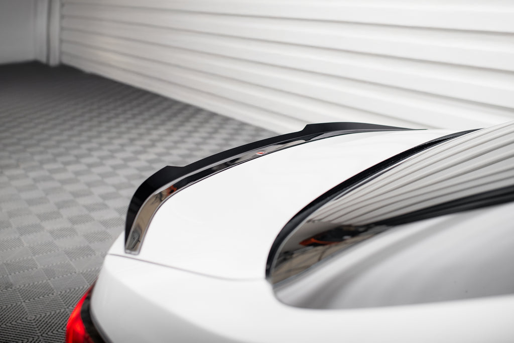 Set di Splitter Toyota Corolla Berlina XII — vista posteriore