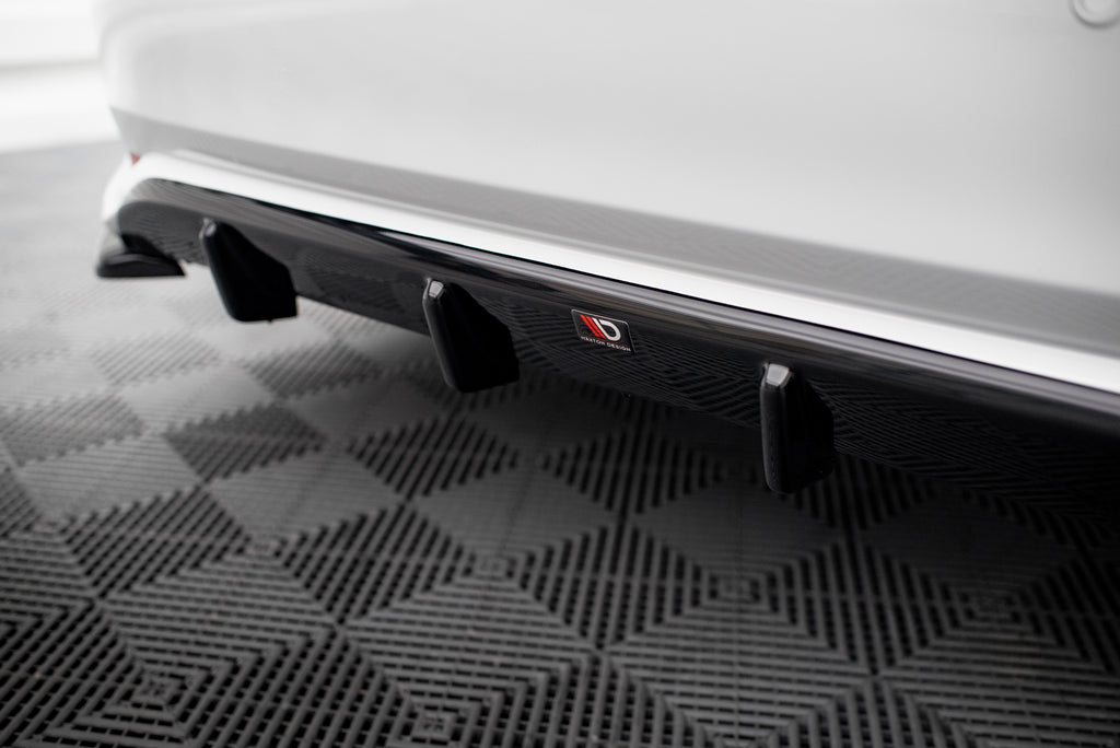 Set di Splitter Toyota Corolla Berlina XII — vista angolata