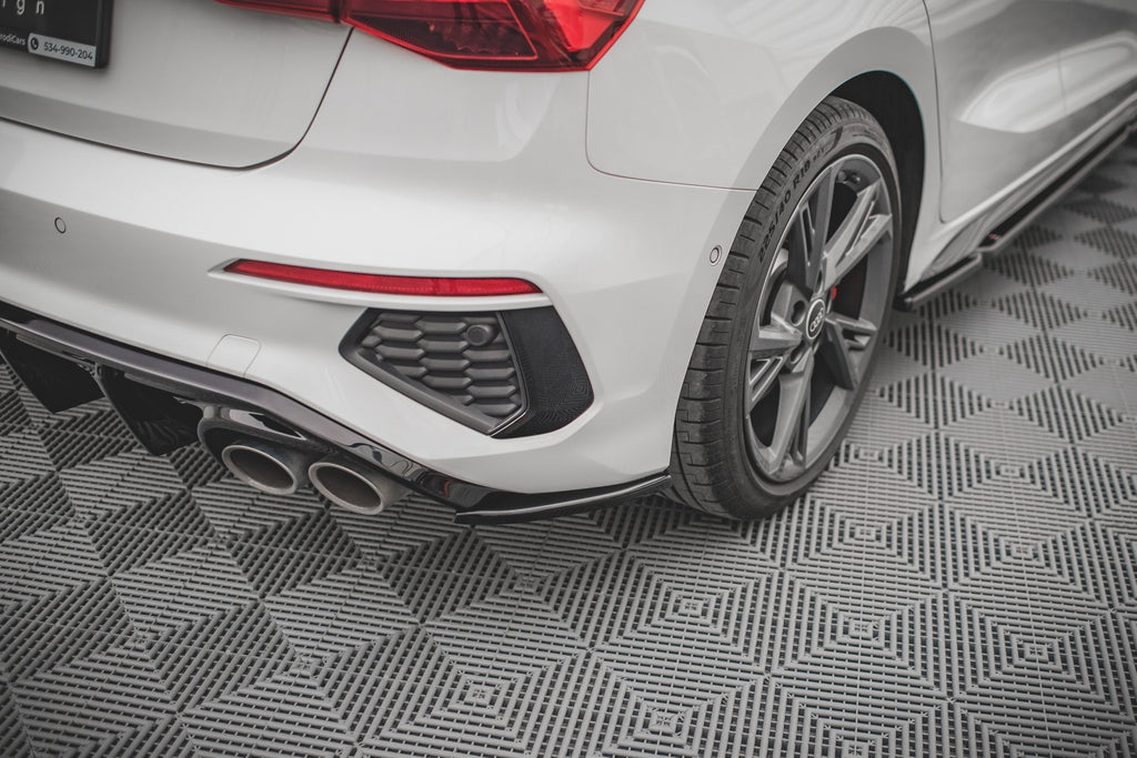 Set di Splitter V.1 Audi A3 Sportback 8Y — dettaglio del fissaggio