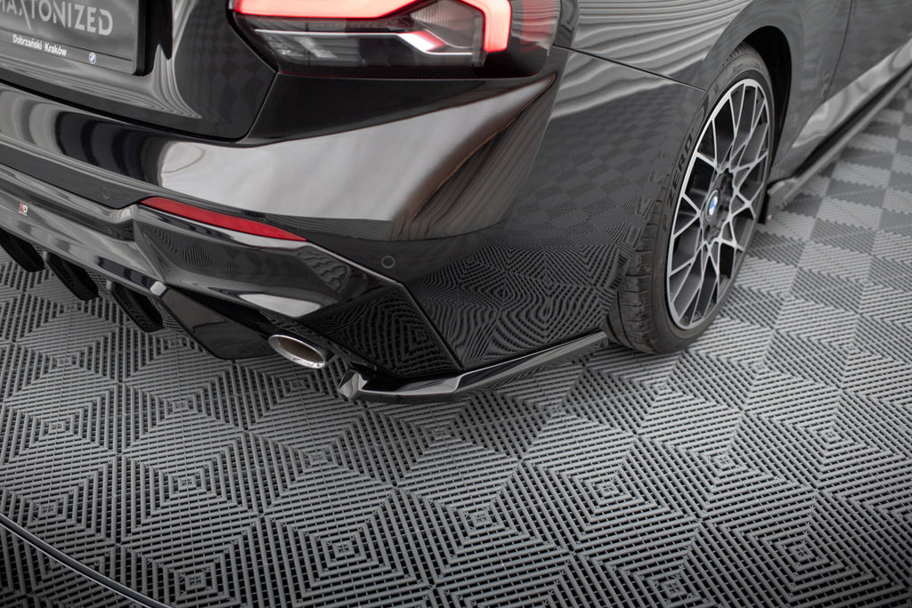 Set di Splitter V.1 BMW 2 Coupe G42 — vista angolata