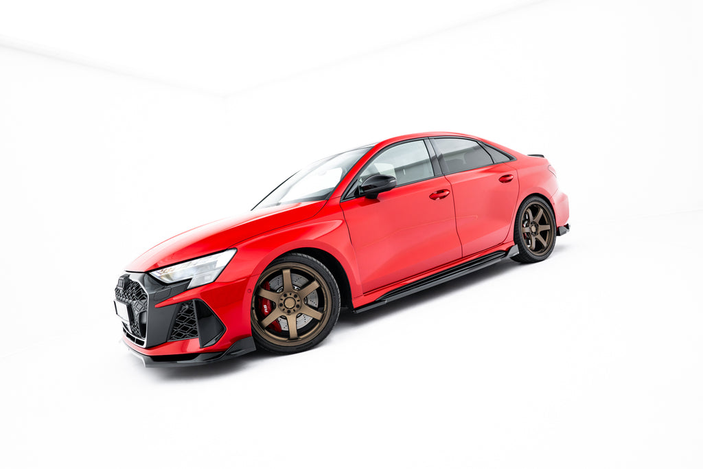 Set di Splitter V.2 Audi RS3 Berlina 8Y Facelift — vista angolata