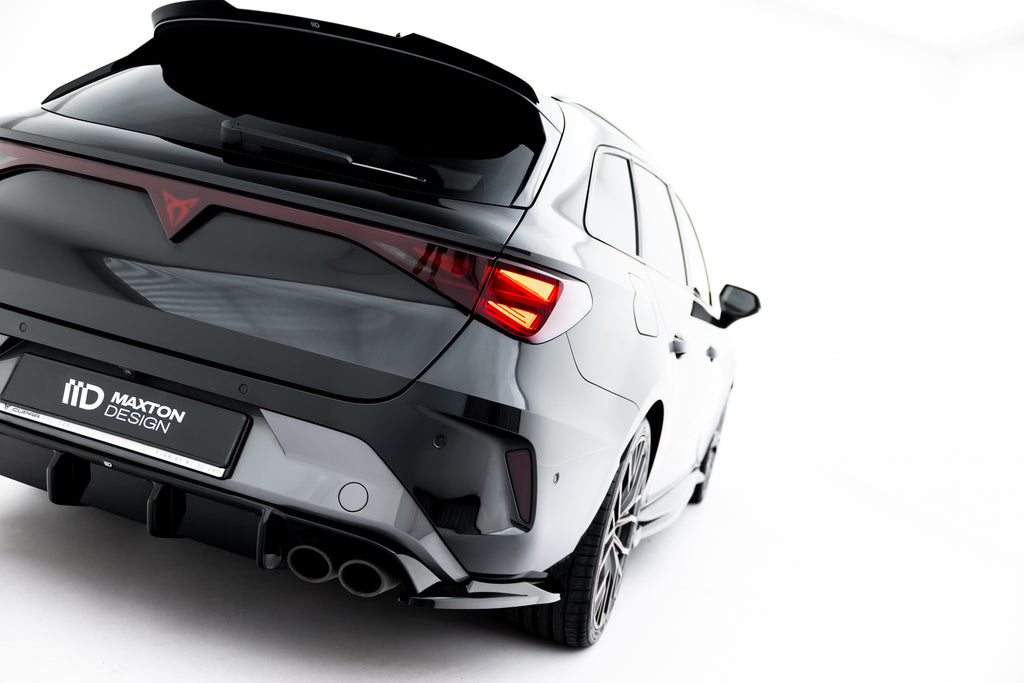 Set di Splitter V.2 Cupra Leon ST Mk1 Facelift — vista angolata