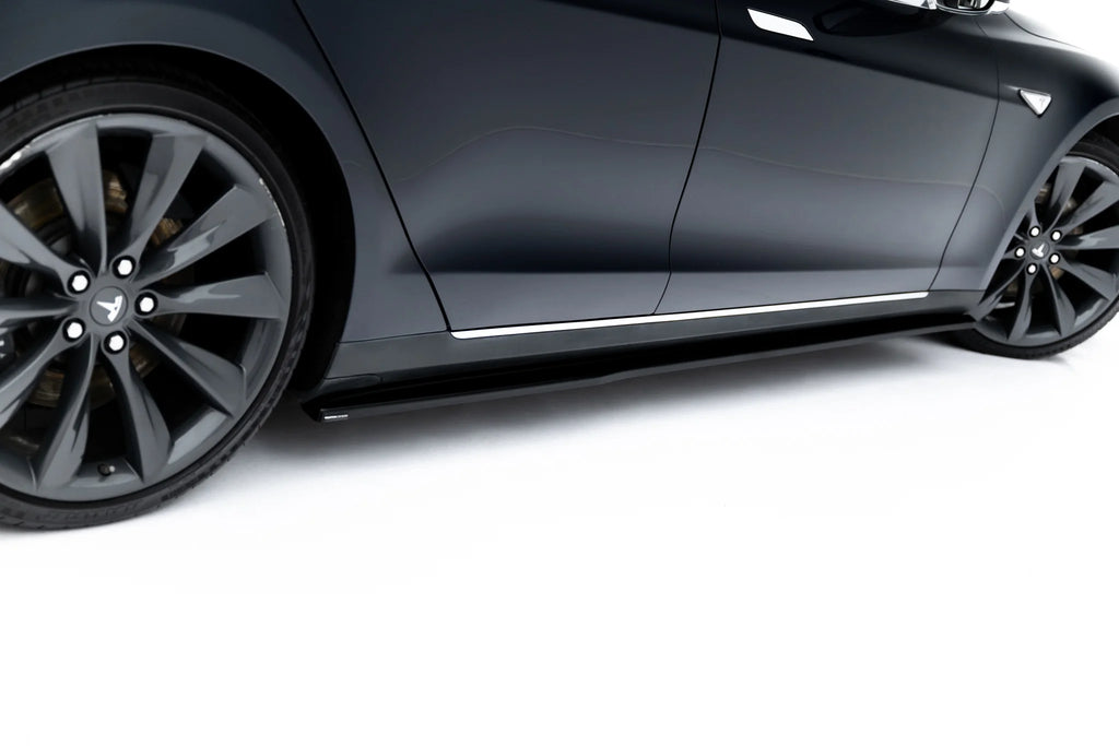 Set di Splitter V.2 Tesla Model S Mk1 — montato sulla vettura